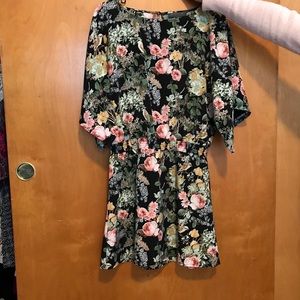 Floral cinched waist dress with kimono fit